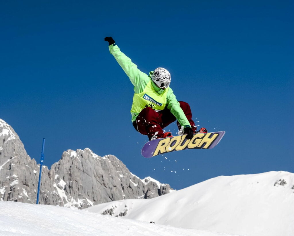 Afbeelding Freestyle Snowboarder die Indy Grab doet