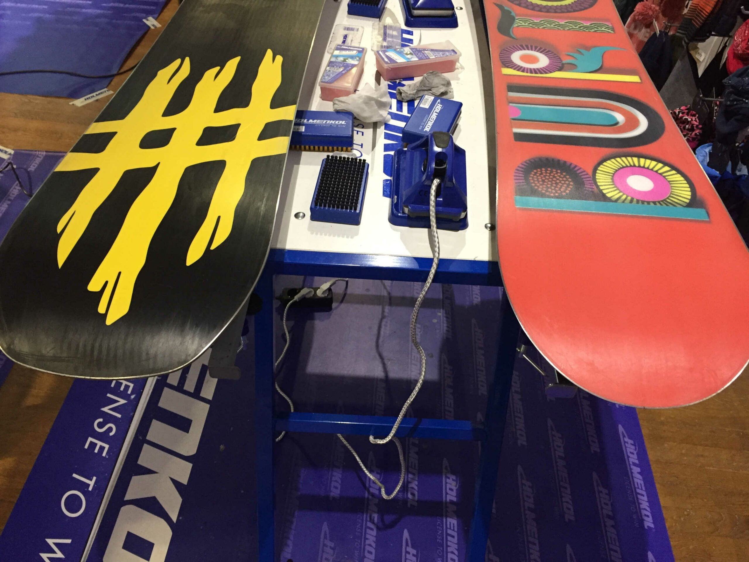 Snowboard wachsen und schärfen – Wax'n Board